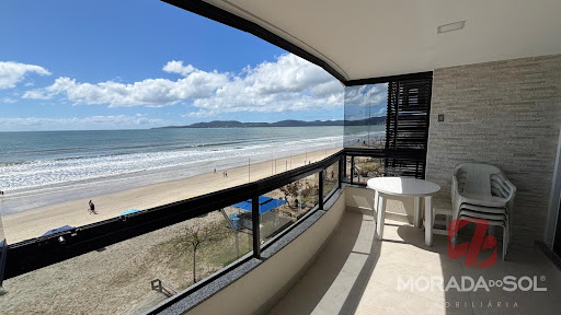 Apartamento frente mar em Meia Praia  -  Itapema