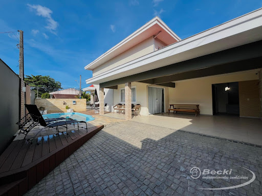 Casa averbada à venda no bairro Floresta, Joinville | 3 dorms, 146m²