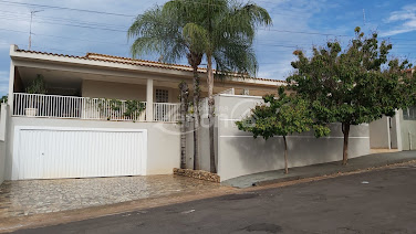 Casa em Vila Joaquim  -  Adamantina