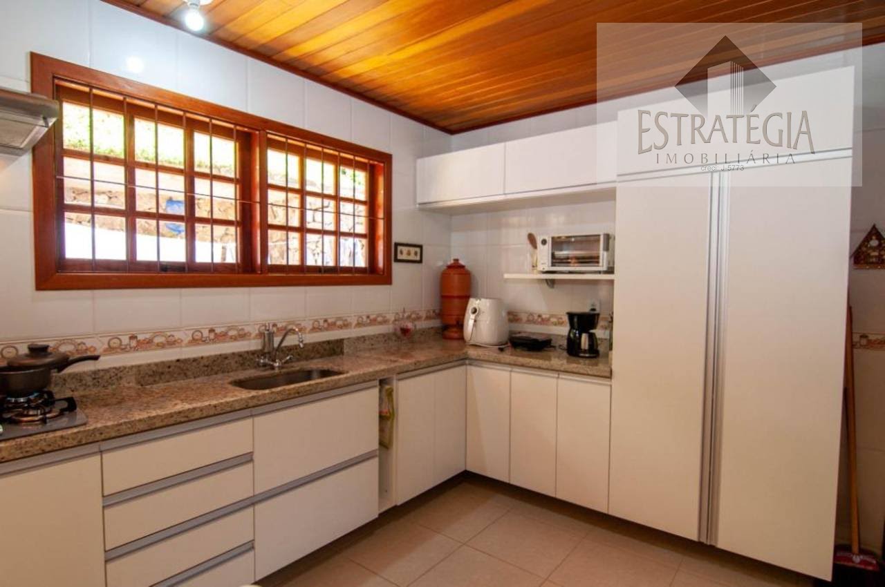Casa à venda com 4 quartos, 4 suítes, 2 vagas e 400m² no Retiro, Petrópolis (RJ) — foto 15 de 16