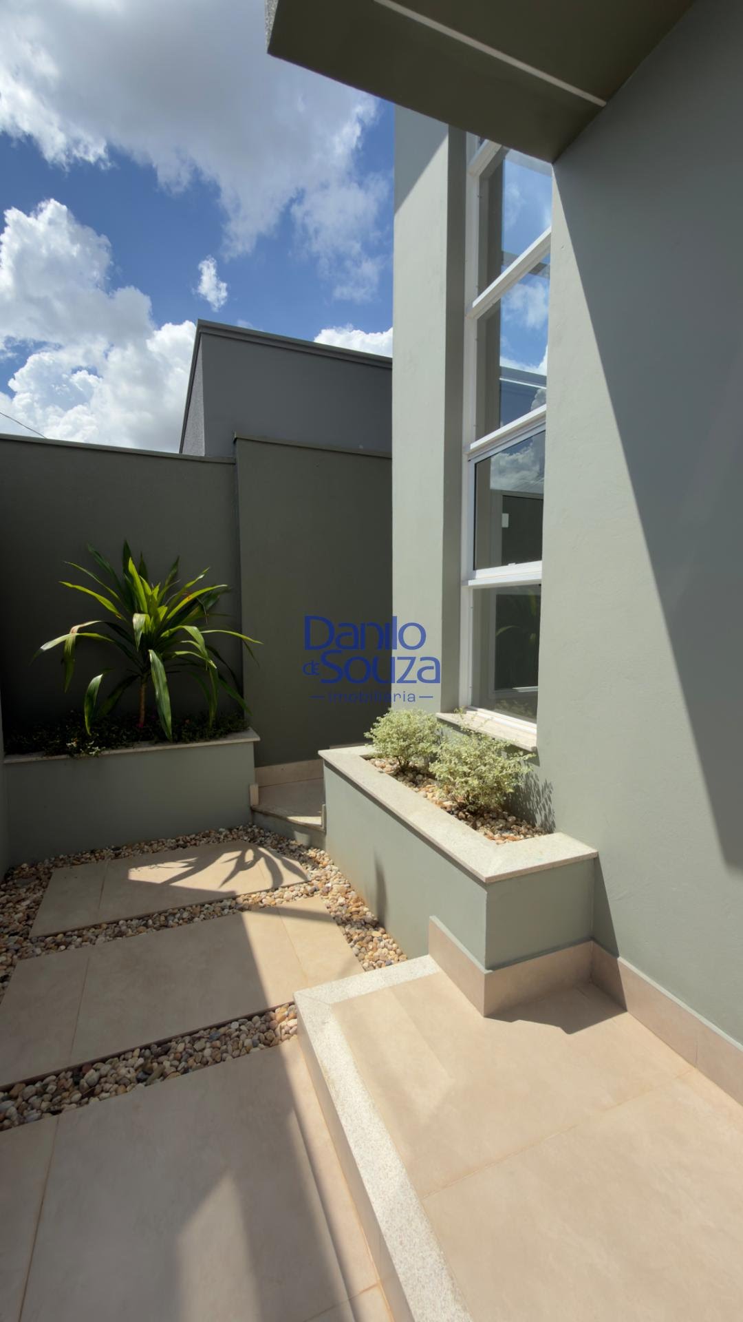 Casa à venda com 3 quartos, 1 suíte, 2 vagas e 240m² no Jardim Europa V, Araxá (MG) — foto 2 de 15