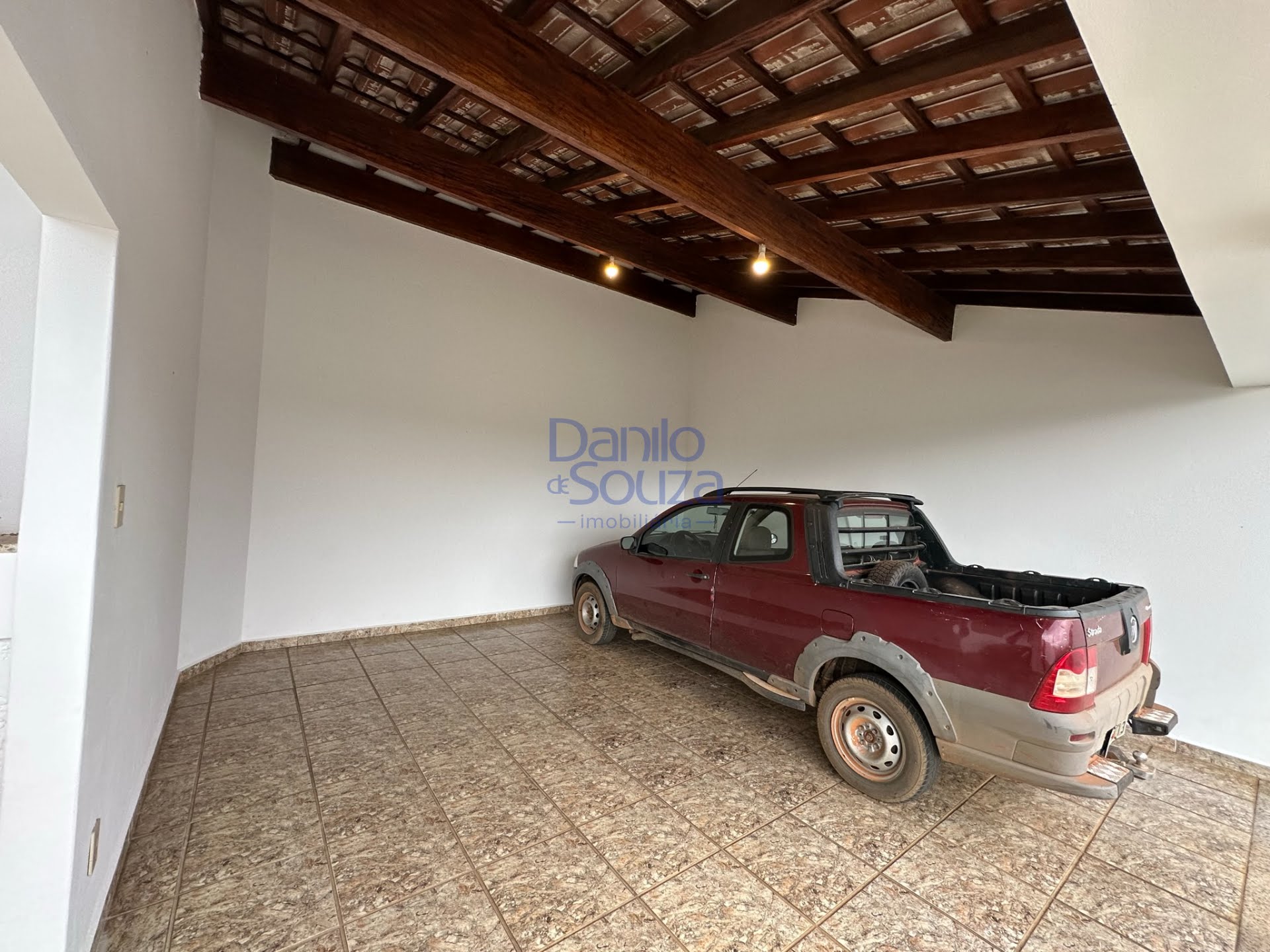 Casa à venda com 3 quartos, 1 suíte, 4 vagas e 744m² no Vila Santa Terezinha, Araxá (MG) — foto 3 de 22