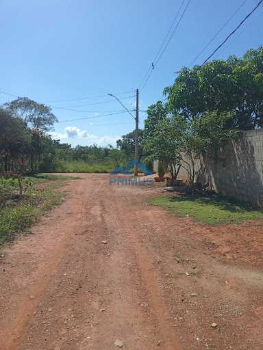Terreno com casa em construção de 02 andares, em acabamento.  