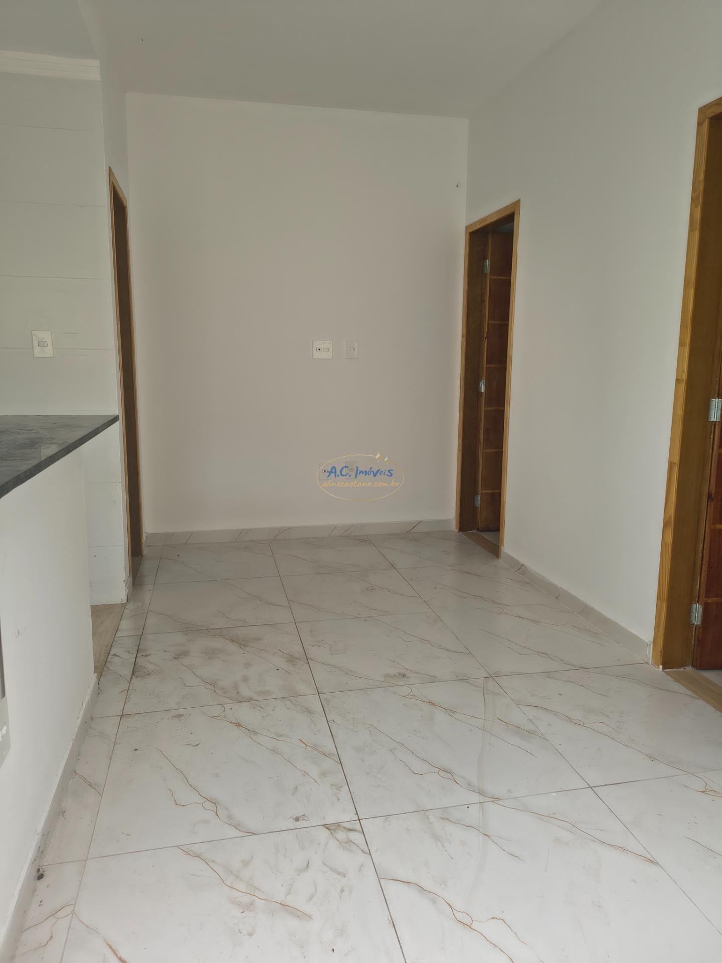 Casa à venda com 2 quartos, 1 banheiro, 1 vaga e 37m² no Jardim Melvi, Praia Grande (SP) — foto 2 de 10