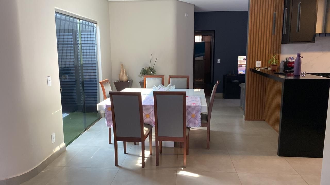 Casa à venda com 3 quartos, 2 banheiros, 4 vagas e 200m² no Parque dos Bandeirantes, Ribeirão Preto — foto principal