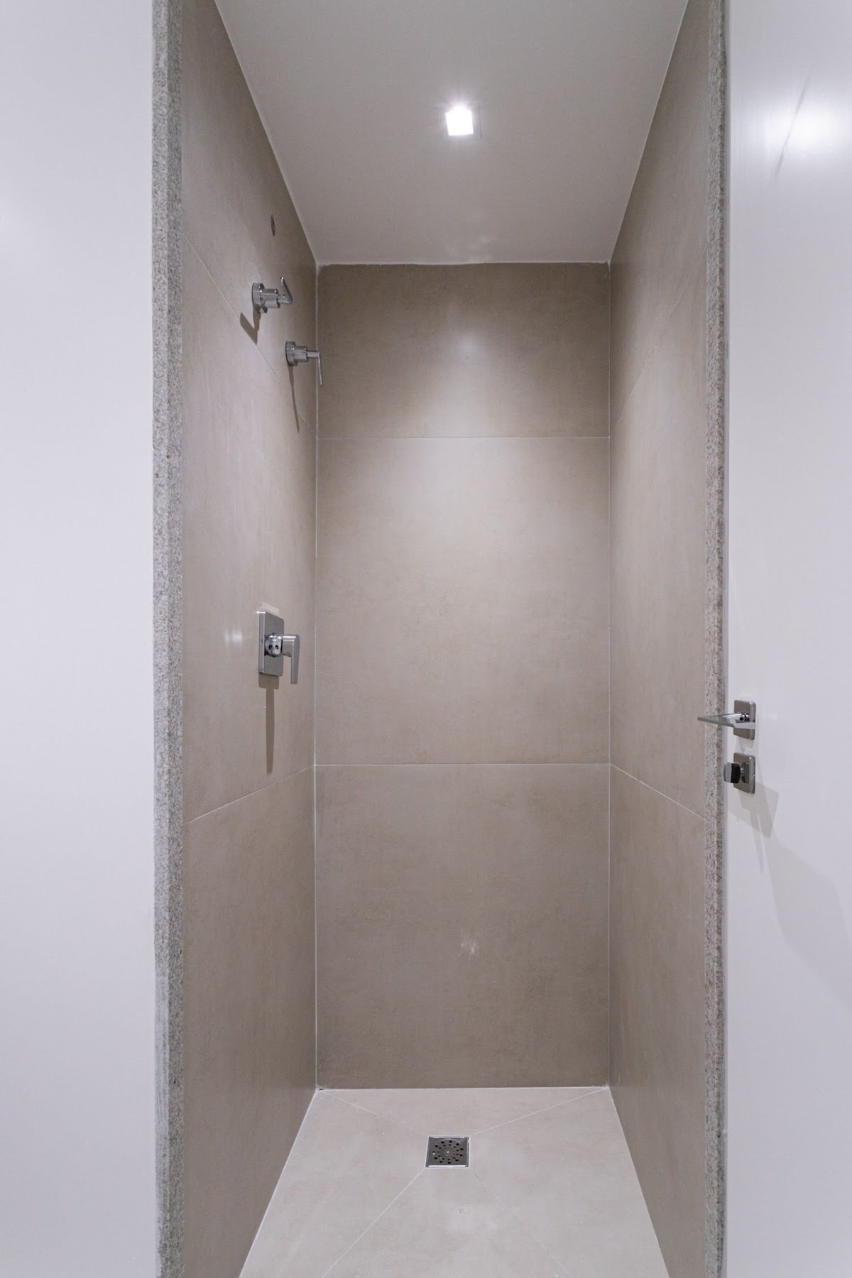 desktop_bathroom03.jpeg