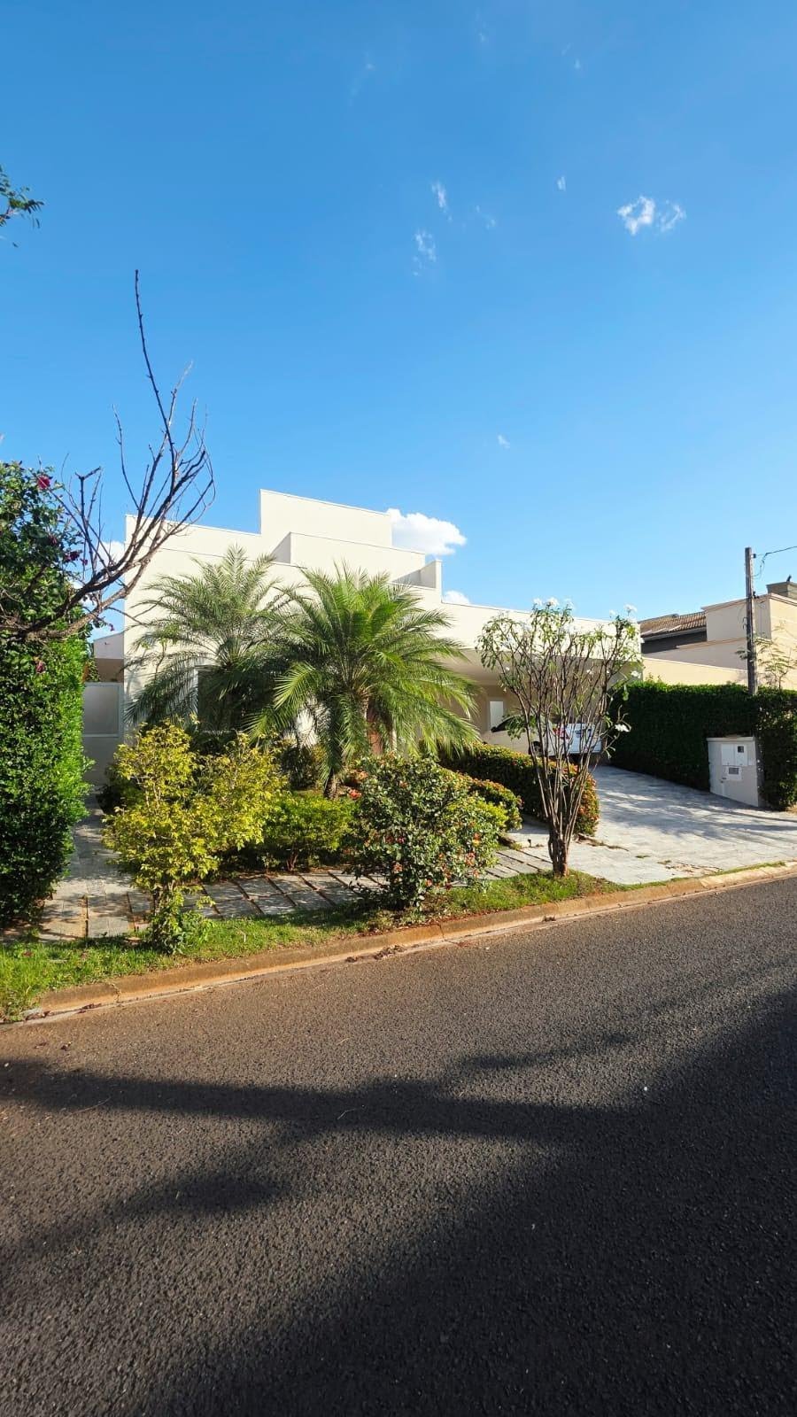 Casa à venda com 3 quartos, 3 banheiros, 4 vagas e 234m² no Parque Residencial Damha, São José do Rio Preto — foto principal