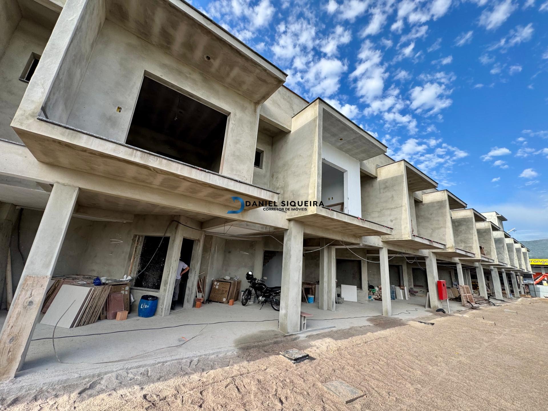 Casa à venda com 2 quartos, 1 banheiro, 1 vaga e 70m² no Fundos, Biguaçu — foto principal
