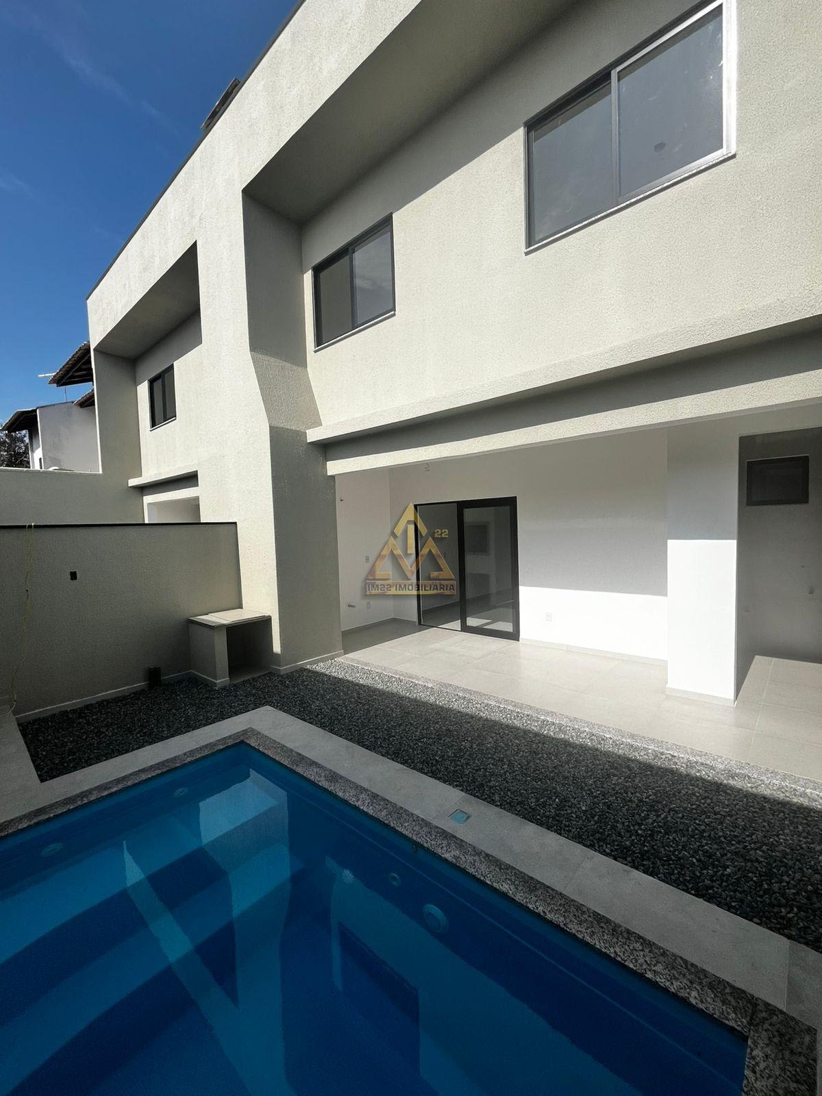 Casa à venda com 3 quartos, 1 suíte, 2 vagas e 106m² no Itacolomi, Balneário Piçarras (SC) — foto 2 de 8