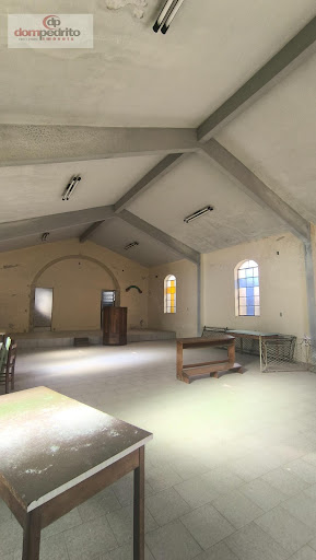 Procurando espaço e localização? Este prédio de 149m² une a robustez de uma construção de 1960 com um terreno generoso (353m² totais). Perfeito para quem busca uma sede própria.