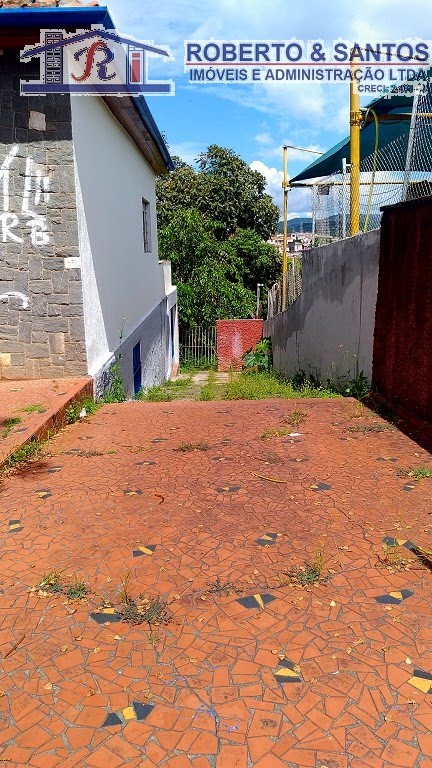 Entrada Lateral/Garagem