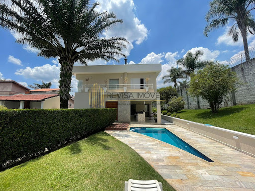 Casa moderna e integrada à venda por R$2.388.000