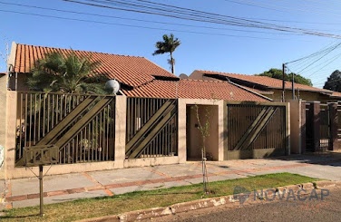 Casa térrea à venda na Cohafama, Campo Grande: 3 dormitórios, 2 suítes, 3 banheiros por R$490.000. Aproveite!