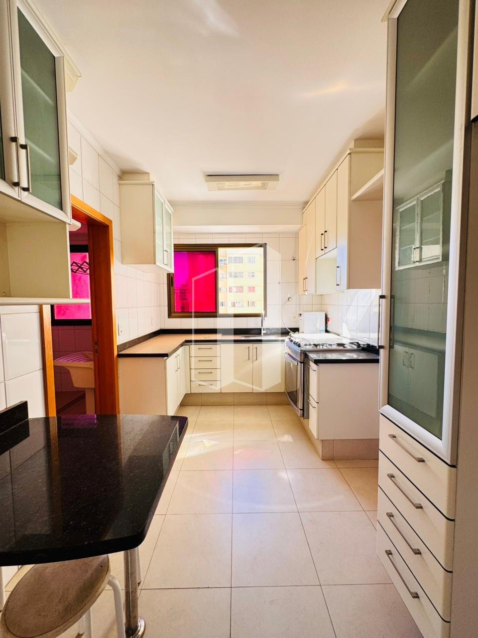 Apartamento à venda com 3 quartos, 3 banheiros, 2 vagas e 140m² no Setor Bueno, Goiânia — foto principal