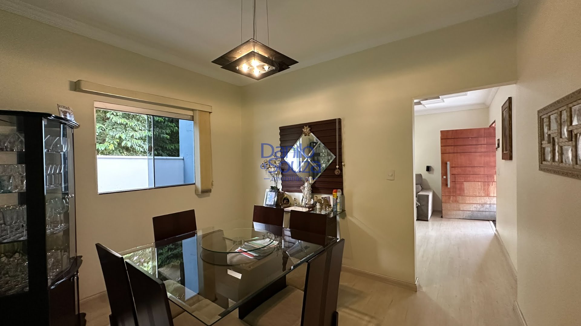 Casa à venda com 3 quartos, 1 suíte, 2 vagas e 214m² no Jardim das Primaveras, Araxá (MG) — foto 3 de 10