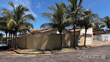 Casa à Venda em Jardim Aeroporto - 4 Dormitórios, 300m²
