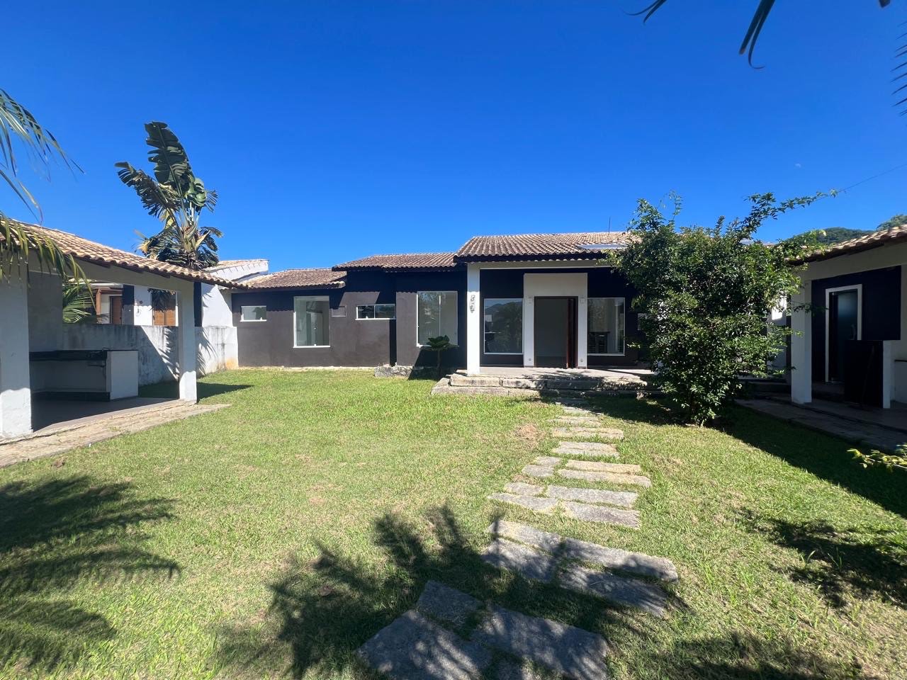 Casa para alugar com 2 quartos, 3 banheiros, 3 vagas e 130m² no Vargem Grande, Rio de Janeiro — foto principal