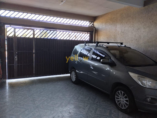 Casa Comercial em Parque Rodrigo Barreto - Arujá: 200m², 4 Banheiros, Venda por R$1.090.000