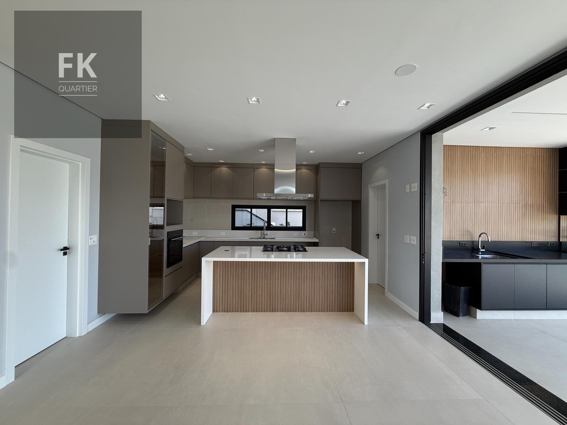 Casa à venda com 4 quartos, 4 suítes, 6 vagas e 441m² no Alphaville, Santana de Parnaíba (SP) — foto 3 de 15