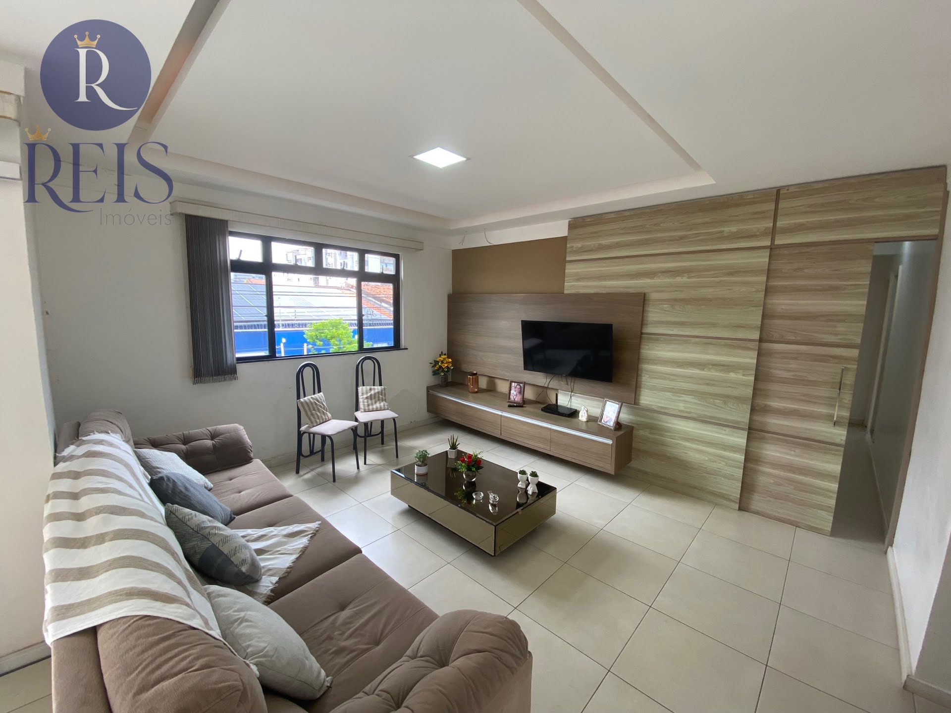 Sala de Estar com Painel Planejado