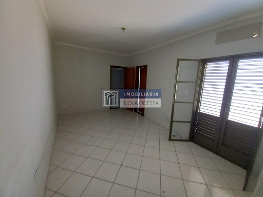 Foto de Casa Comercial à Venda no Centro de Nova Odessa, 210m²