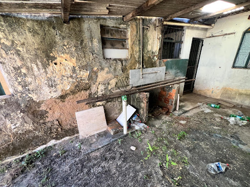 Casa antiga à  venda no bairro Nossa Senhora de Fátima 