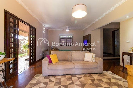Casa, 5 quartos, 258 m² - Foto 1