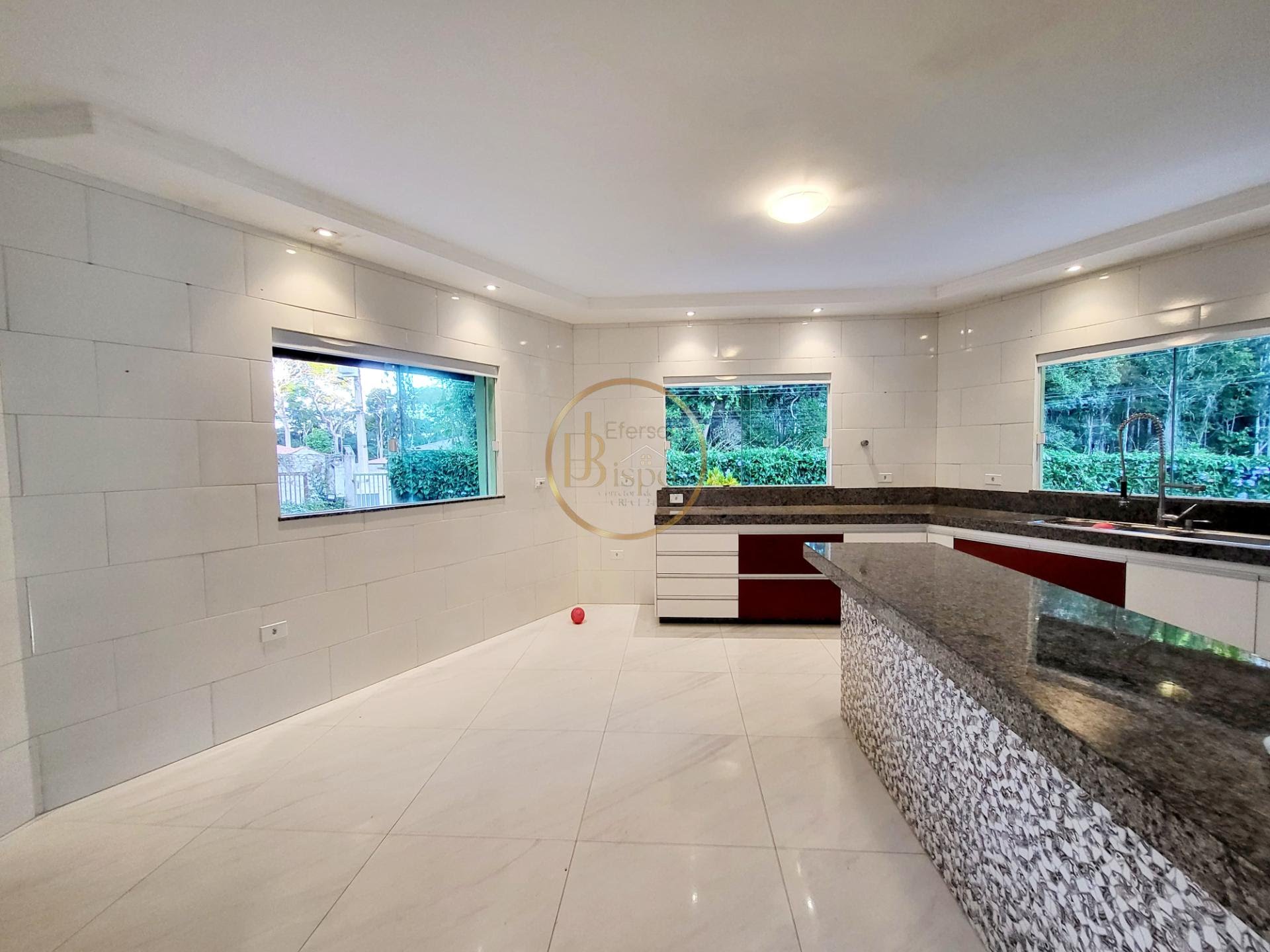 Casa à venda com 5 quartos, 2 suítes, 5 vagas e 250m² no Coroa Vermelha, Santa Cruz Cabrália (BA) — foto 7 de 16