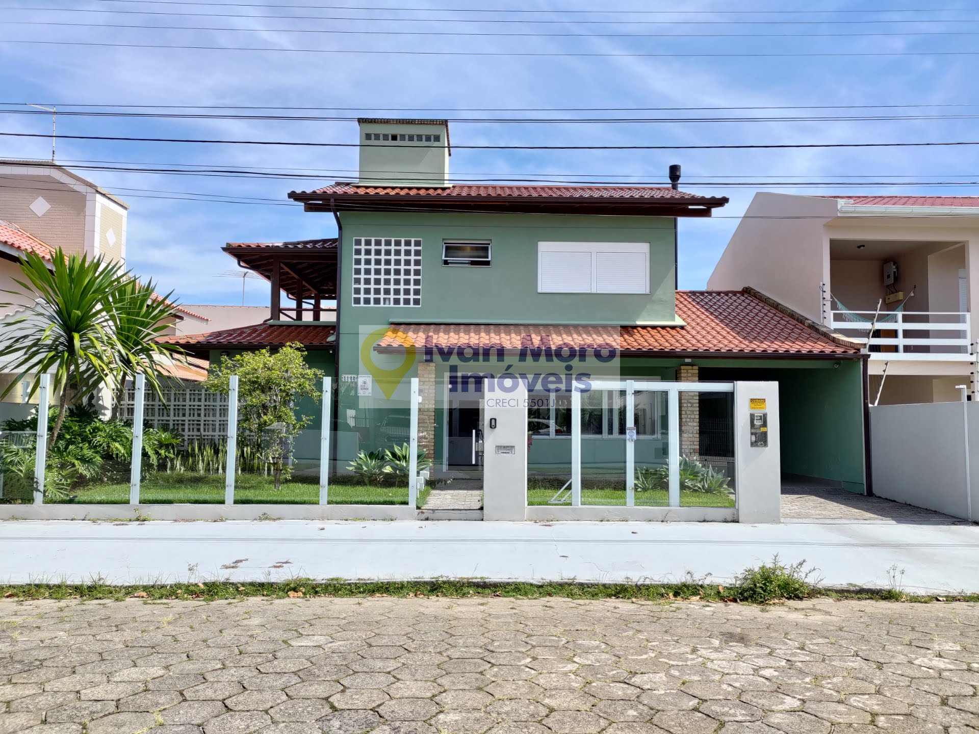 Casa para alugar com 4 quartos, 1 suíte e 3 vagas no Daniela, Florianópolis (SC) — foto 2 de 30
