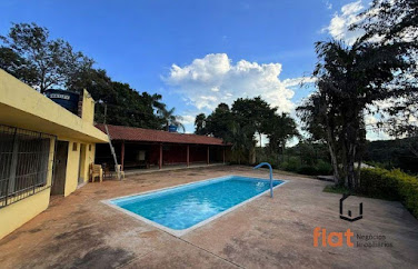 Chácara à Venda em Onça de Pitangui, 3 Quartos, 180m²