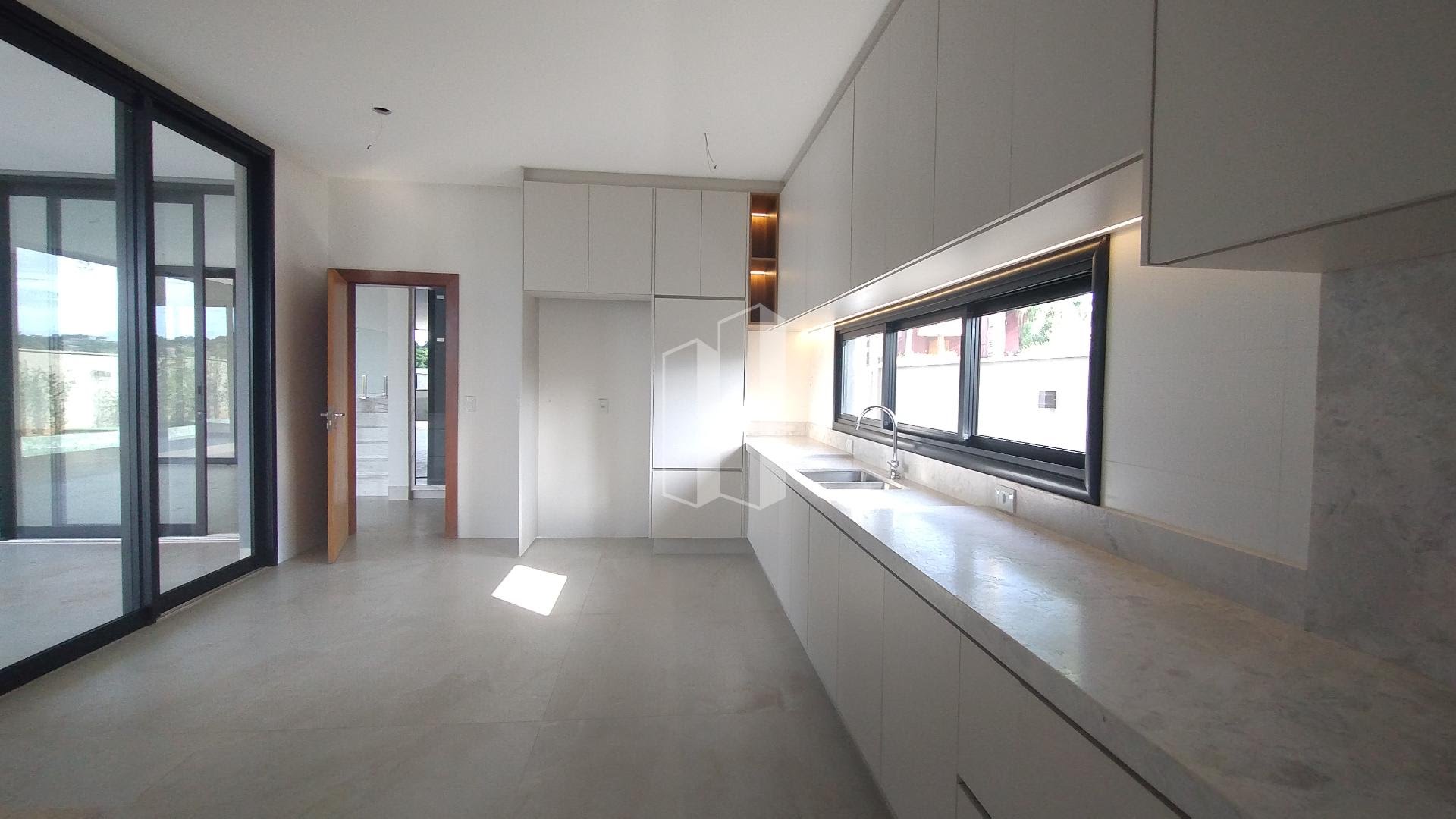 Casa à venda com 5 quartos, 5 suítes, 6 vagas e 470m² no Residencial Alphaville Flamboyant, Goiânia (GO) — foto 11 de 17