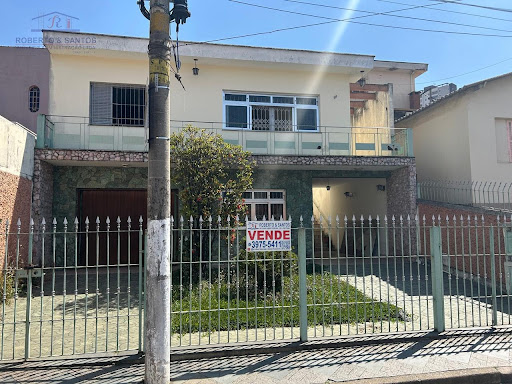 Vista da frente da casa