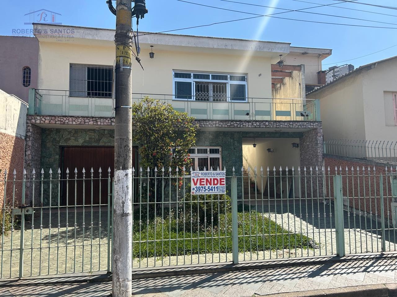 Vista da frente da casa