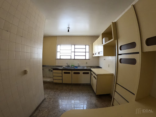 Apartamento à venda com 4 quartos próximo ao CENSA no Centro de Campos dos Goytacazes, RJ.