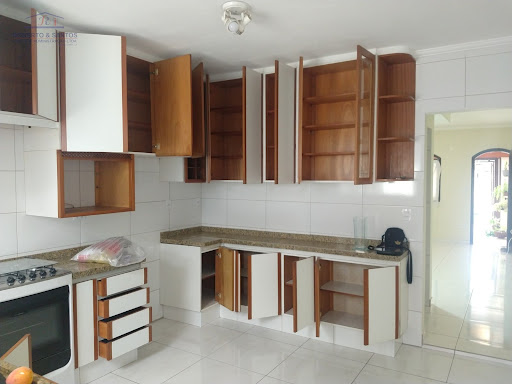 Cozinha com armários