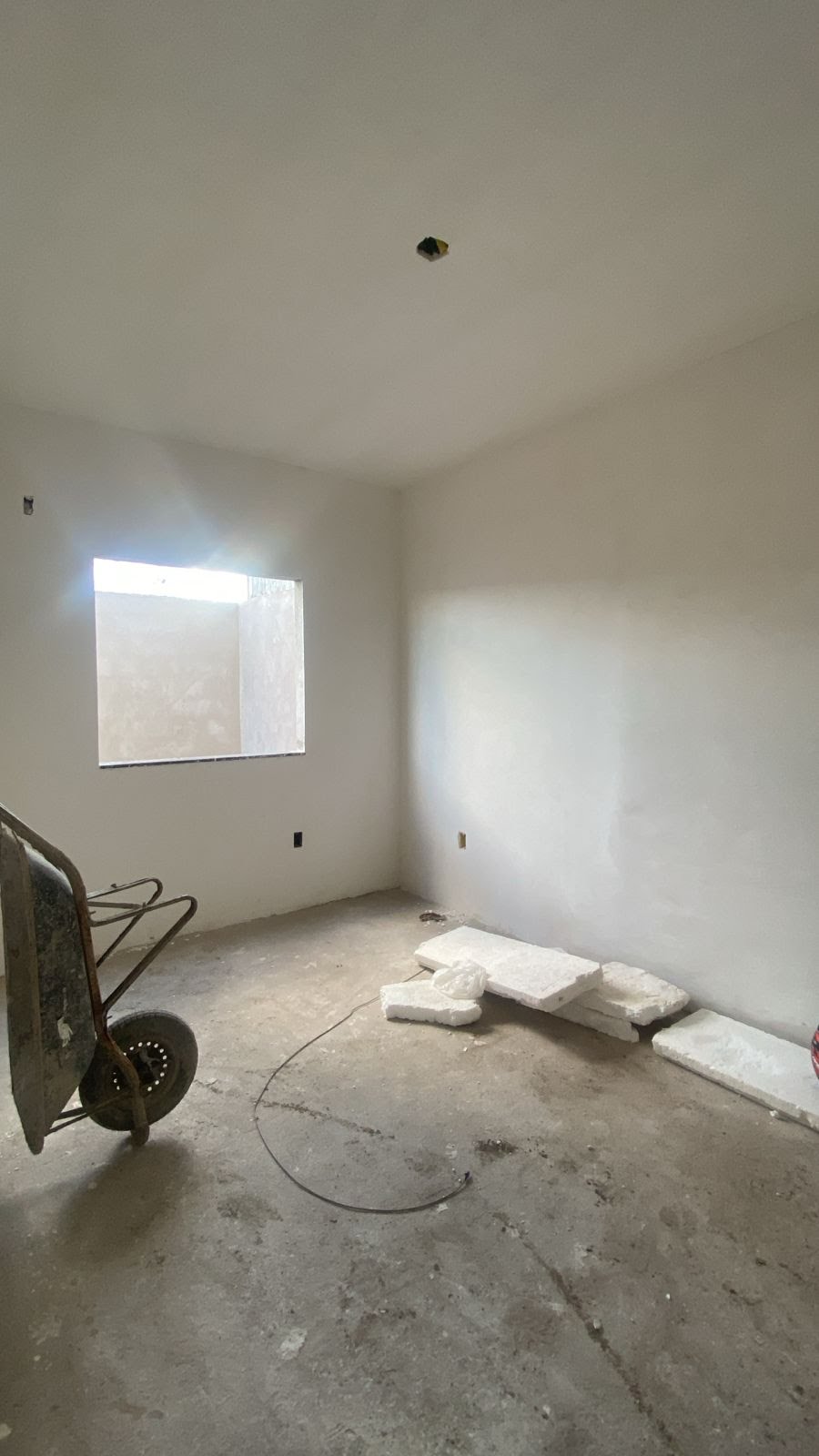 Casa à venda com 2 quartos, 1 banheiro, 2 vagas e 142m² no Conceição, Feira de Santana (BA) — foto 4 de 7