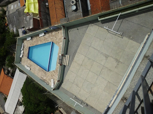 Piscina e quadra poliesportiva