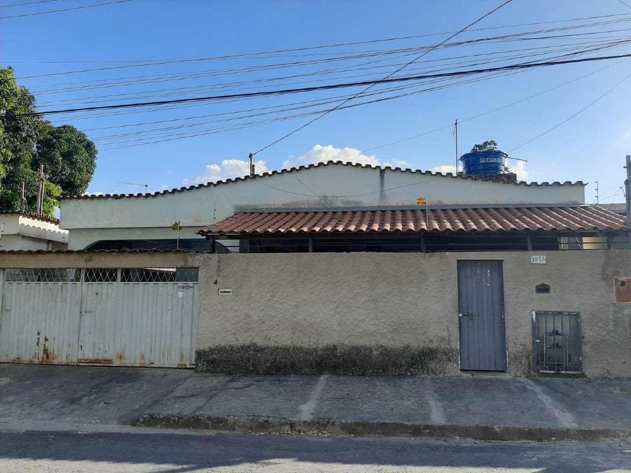 Casa à venda com 3 quartos, 2 banheiros, 2 vagas e 300m² no Piratininga, Belo Horizonte — foto principal