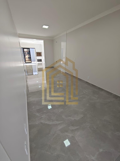 Casa em Floresta, Cascavel: 2 Dormitórios e 1 Suíte