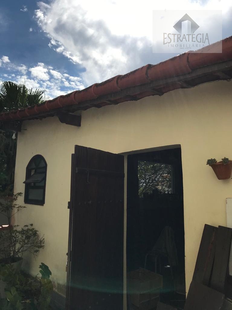 Casa à venda com 4 quartos, 1 suíte, 2 vagas e 230m² no Mosela, Petrópolis (RJ) — foto 11 de 12
