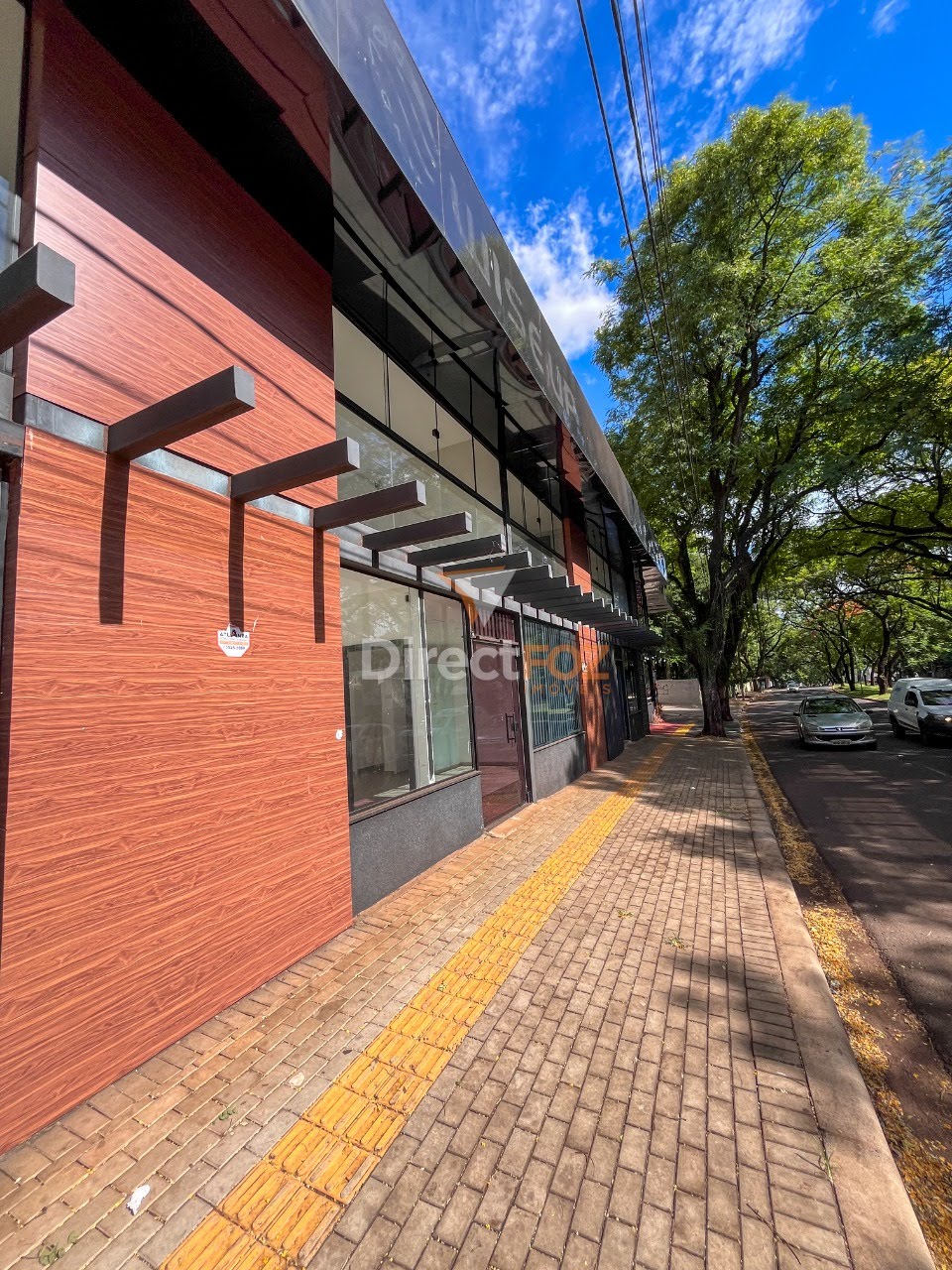 Salas Comerciais para Aluguel - Na Av. Paraná em frente à Lobby