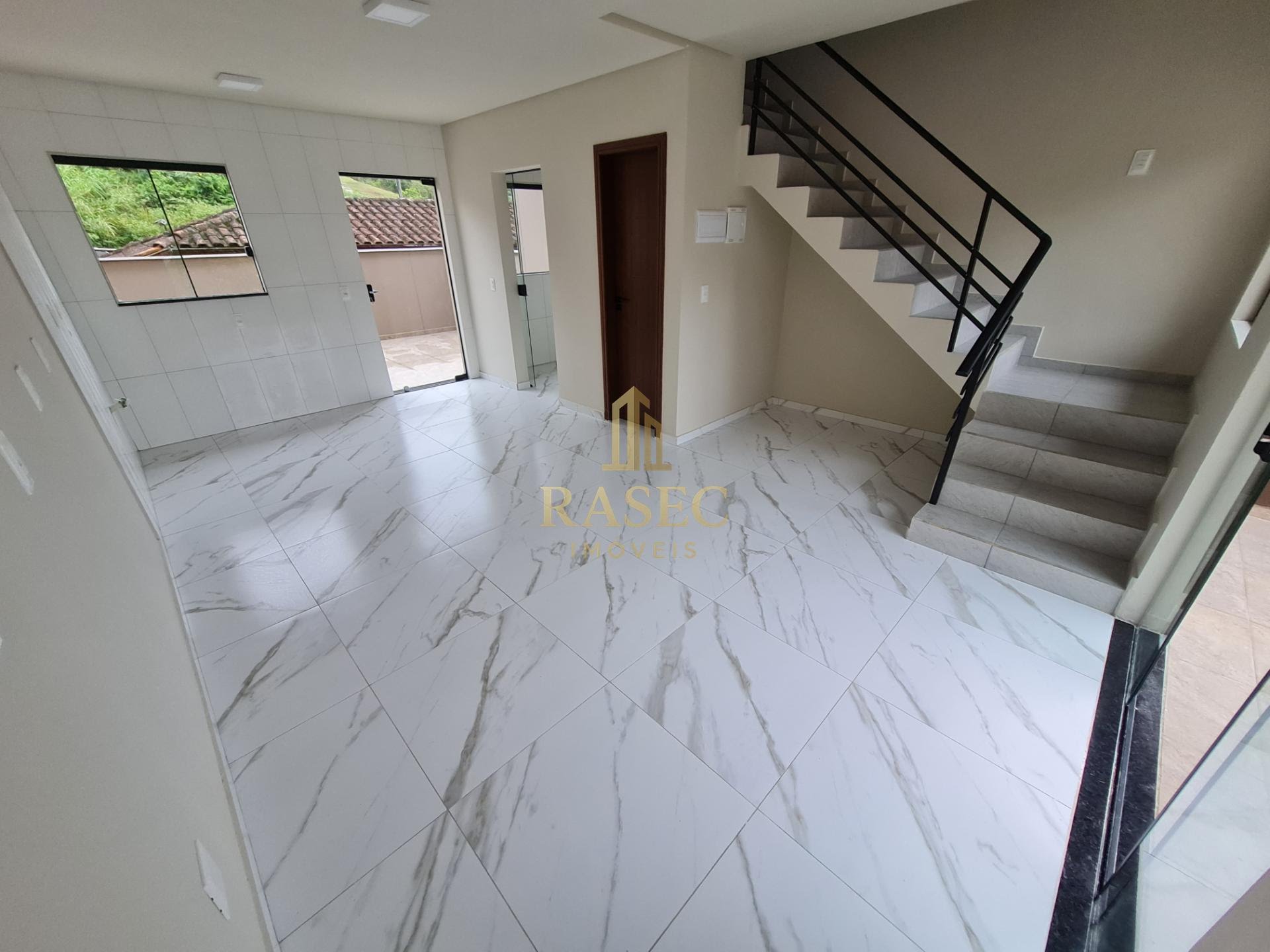 Casa à venda com 3 quartos, 1 suíte, 2 vagas e 85m² no São Pedro, Brusque (SC) — foto 3 de 11