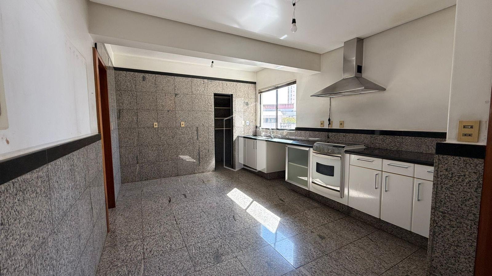 Apartamento à venda com 4 quartos, 3 suítes, 3 vagas e 220m² no Setor Oeste, Goiânia (GO) — foto 18 de 30