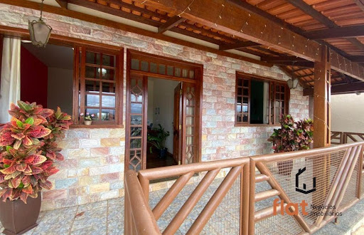Casa à venda no bairro Providência, Pará de Minas, 4 quartos, suíte, 241m²