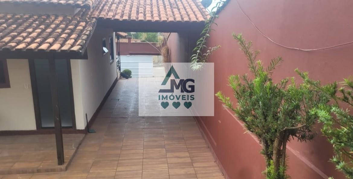 Casa à venda com 3 quartos, 3 banheiros, 4 vagas e 450m² no Jardim das Magnólias, Três Corações — foto principal