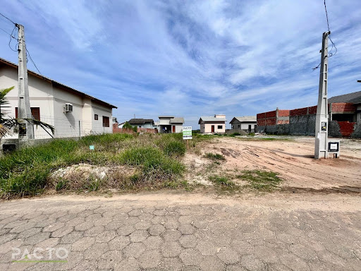 Terreno à venda em Caverazinho, Araranguá - 300m²