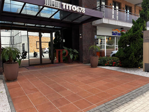 Tito 678