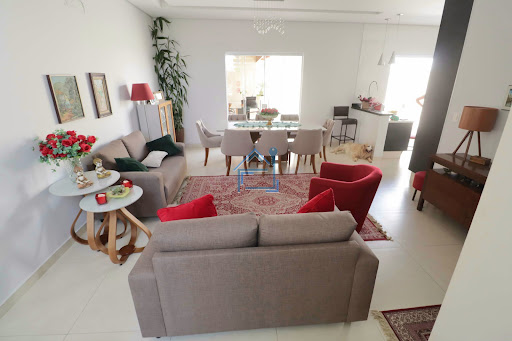 Casa três suítes e piscina no Cond. Resid. Villagio Milano