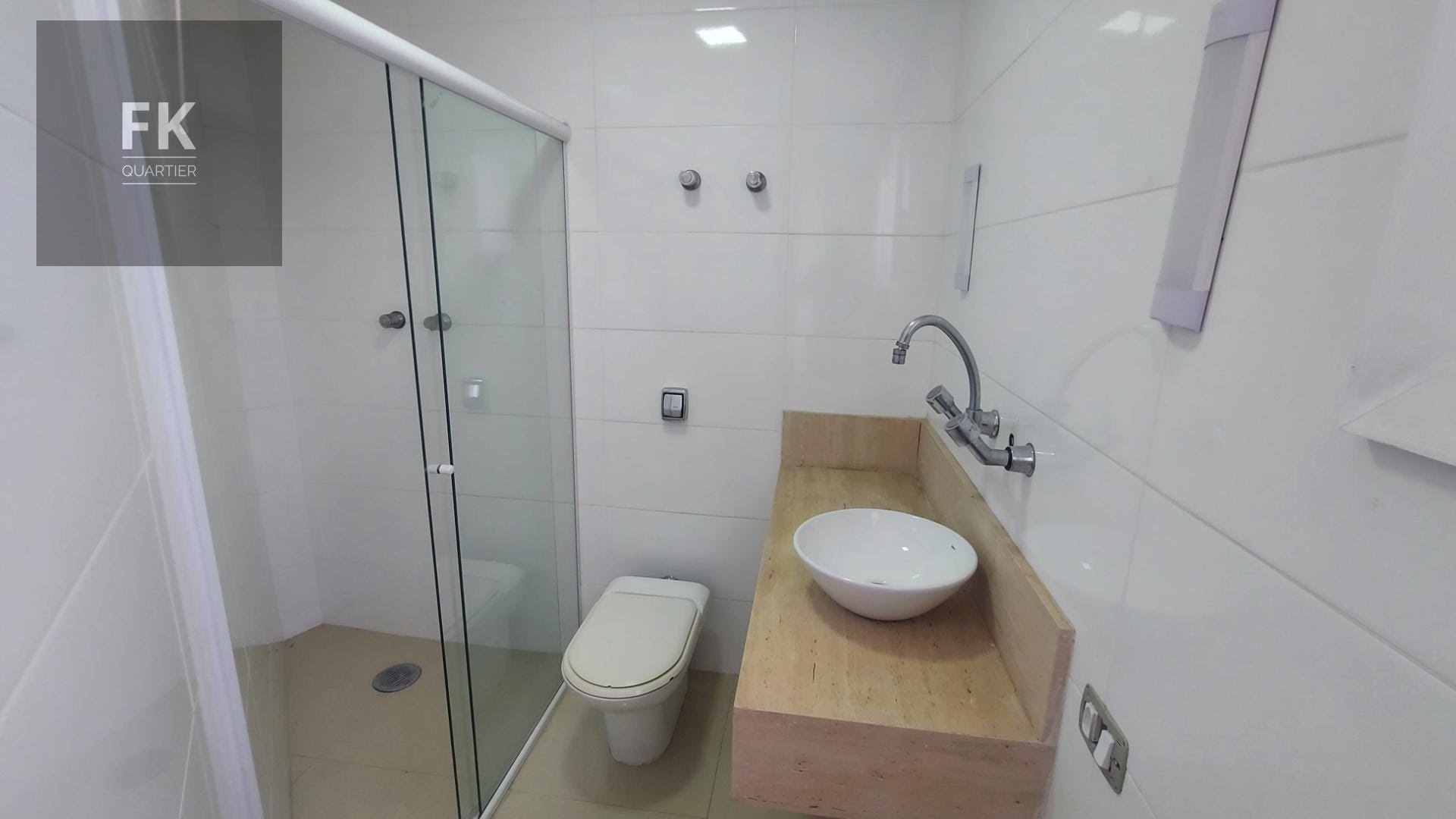 Casa à venda com 5 quartos, 4 suítes, 4 vagas e 250m² no Alphaville Residencial Dois, Barueri (SP) — foto 27 de 30