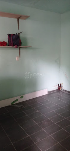 Ótima casa para fins residenciais ou comerciais, toda gradeada, com 3 quartos, 02 banheiros, sala cozinha, garagem para 02 carros cód. 15906